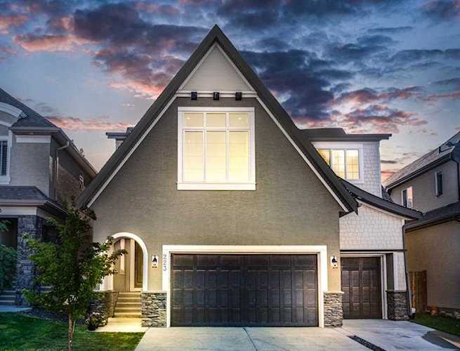 223 Mahogany Landing SE Calgary, AB T3M 1X4