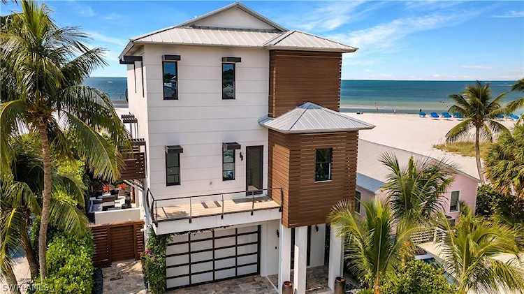 61 Delmar Ave Fort Myers Beach, FL 33931