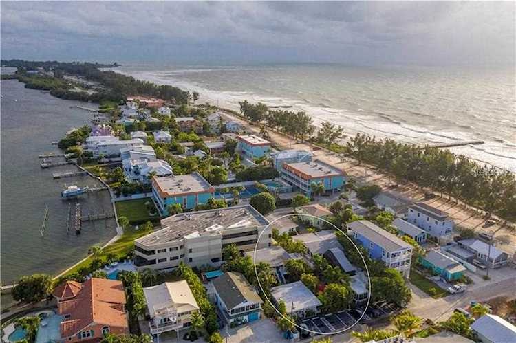 107 8th St S Bradenton Beach, FL 34217
