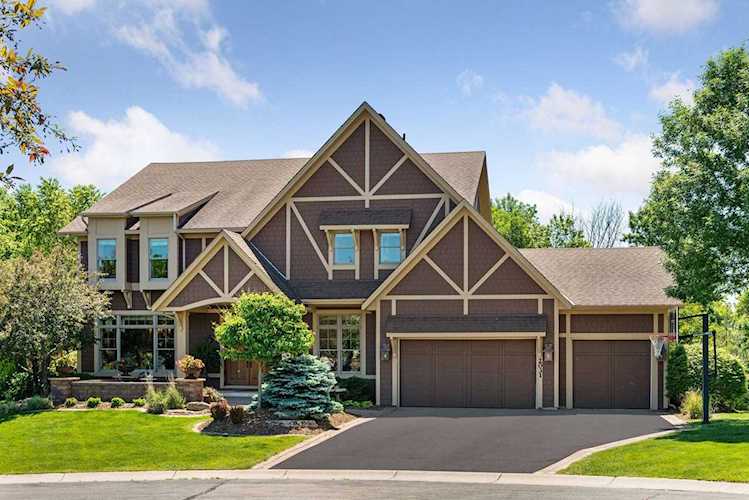 2031 Edgewood Court Chanhassen, MN 55317