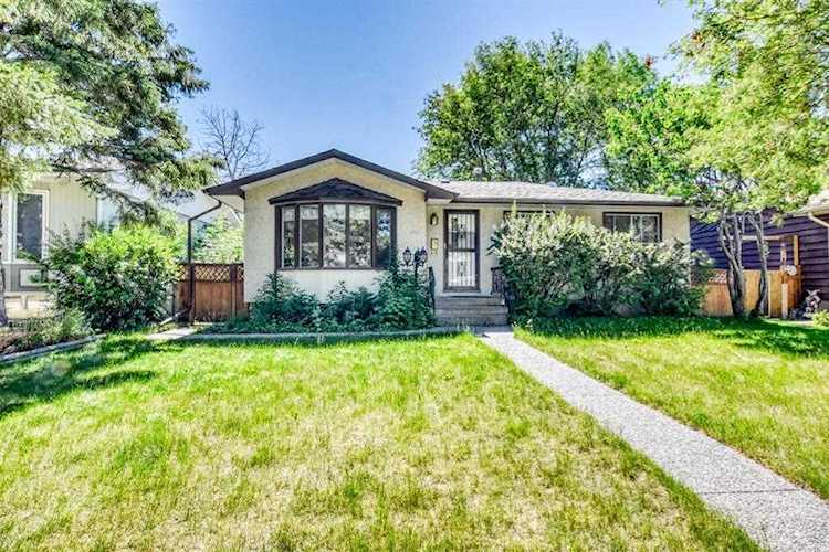 4811 Montana Dr NW Calgary, AB T3B 1G3