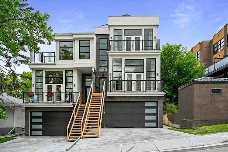 2616 17 St SW Calgary, AB T2T 4N1