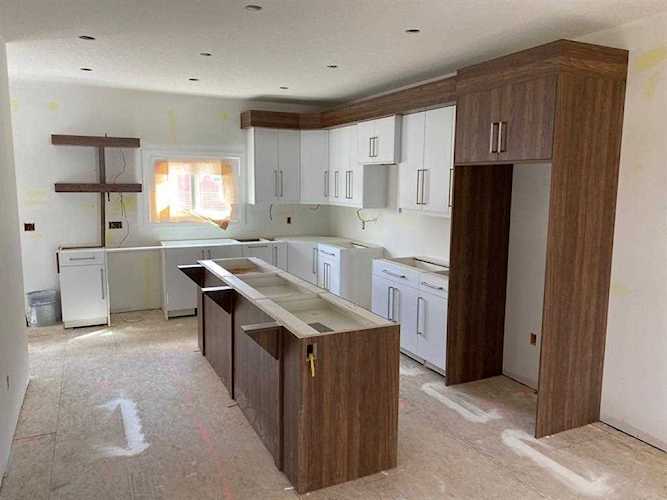 4403 26 Ave SE Calgary, AB T2B 1G8