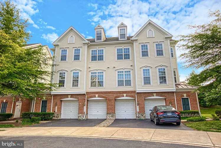 6843 Hampton Bay Ln Gainesville, VA 20155