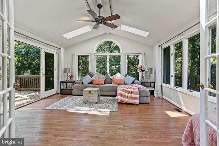 5354 Gainsborough Drive Fairfax, VA 22032 | MLS ® VAFX2001126 Photo 1
