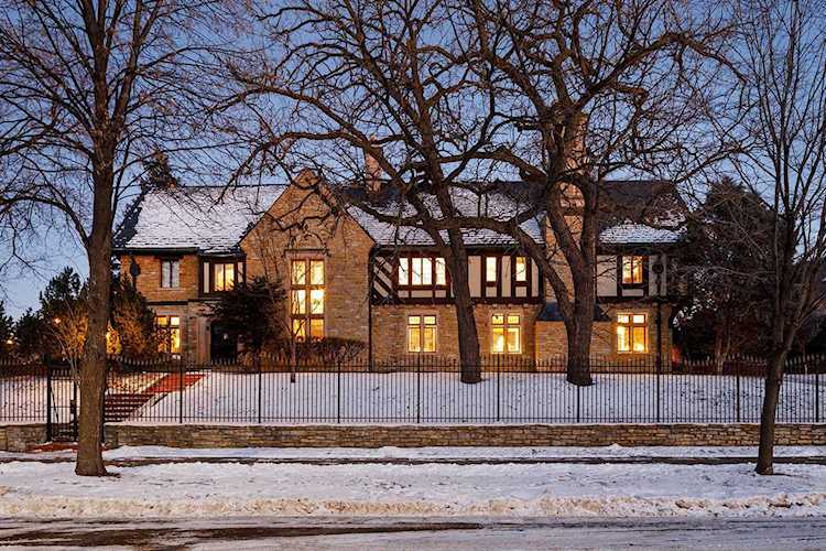 2601 E Lake of The Isles Parkway Minneapolis, MN 55408