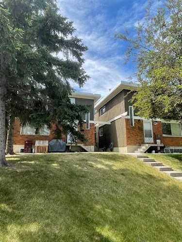 111 Huntington Park Green NW #5 Calgary, AB T3J 3Z5