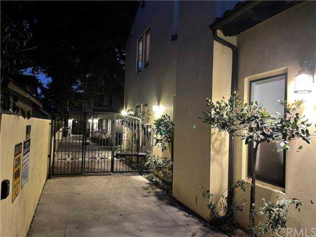 310 N Oak Ave #2 Pasadena, CA 91107