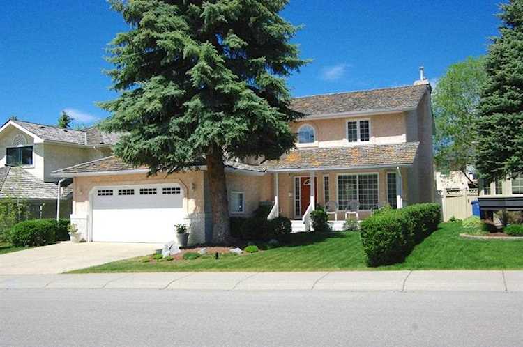 64 Scandia Hill NW Calgary, AB T3L 1T8