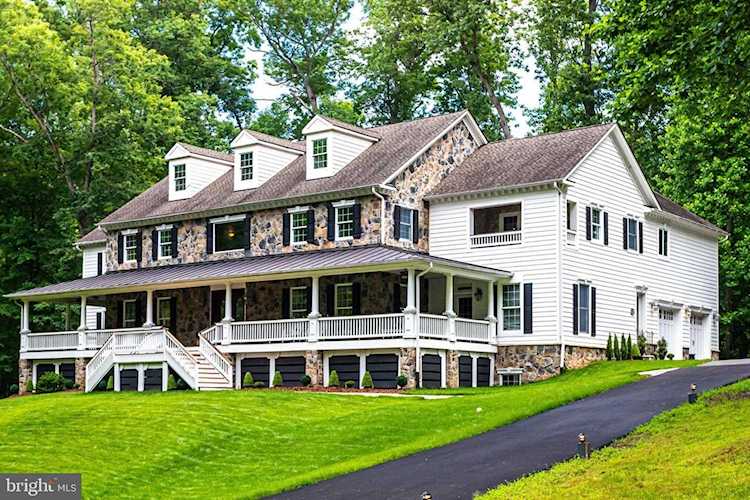 10890 Lake Windermere Dr Great Falls, VA 22066