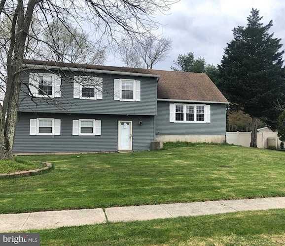325 Hughes Dr Trenton, NJ 08690