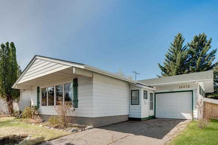 10435 Maplecreek Dr SE Calgary, AB T2J 1T9