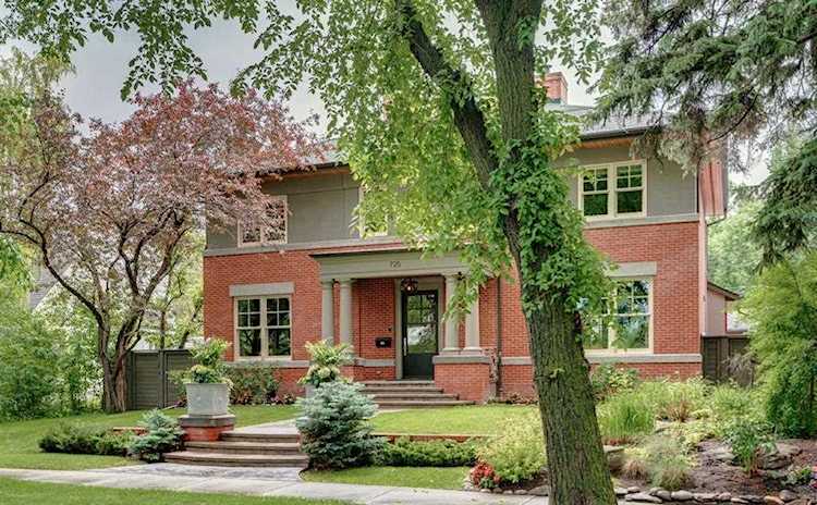 725 Riverdale Ave SW Calgary, AB T2S 0Y4