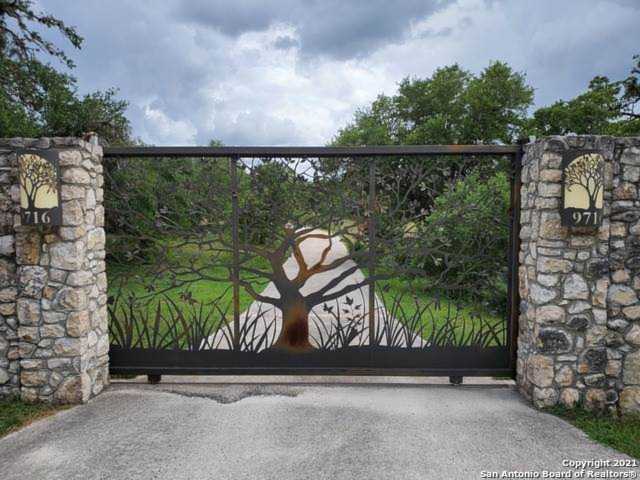 9716 Menchaca Rd Helotes, TX 78023