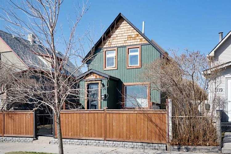 1121 10 St SE Calgary, AB T2G 3E3