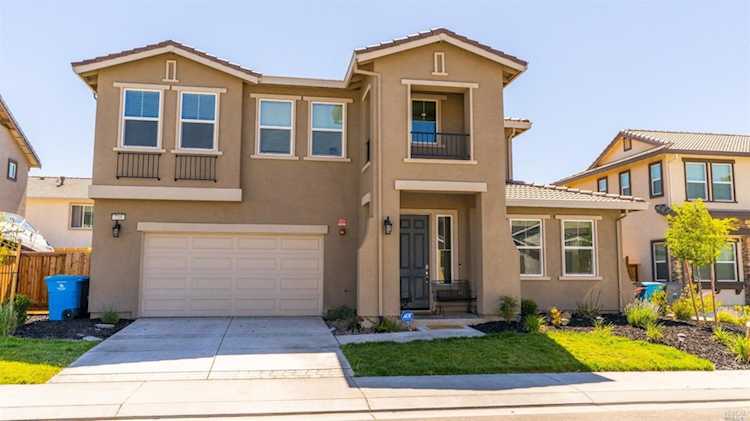 725 Razorbill Street Vacaville, CA 95688 | MLS 321060112 Photo 1