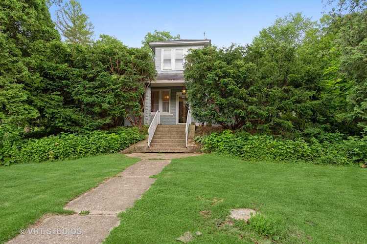 Check out 505 Lincoln Ave in Fox River Grove, IL! Photo 1