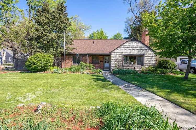 1086 W Lewiston Ave Ferndale, MI 48220 | MLS 2210035925 Photo 1