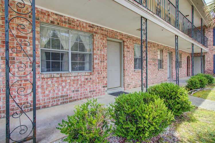 6240 Old Point Rd Hanahan, SC 29410