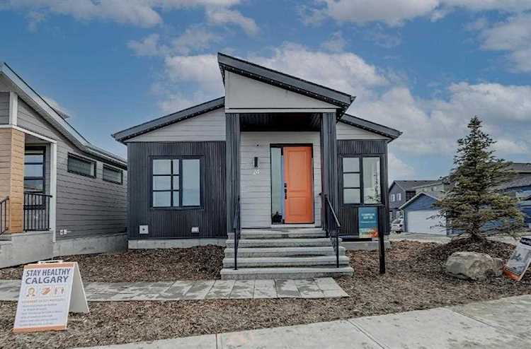 24 Lucas Grove NW Calgary, AB T3P 1R4