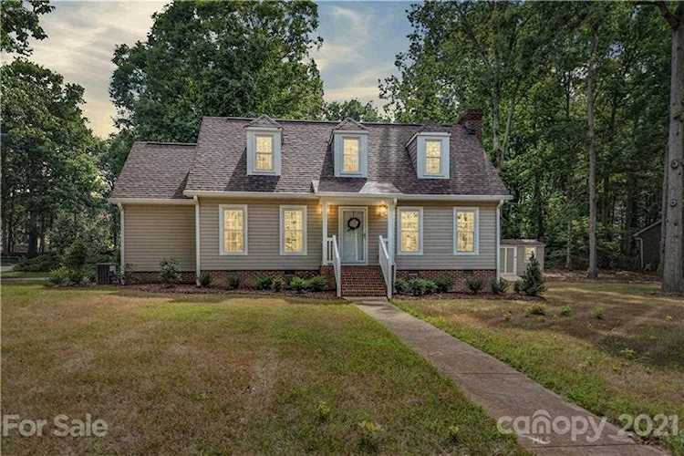 3051 Jamestown Dr Gastonia, NC 28054