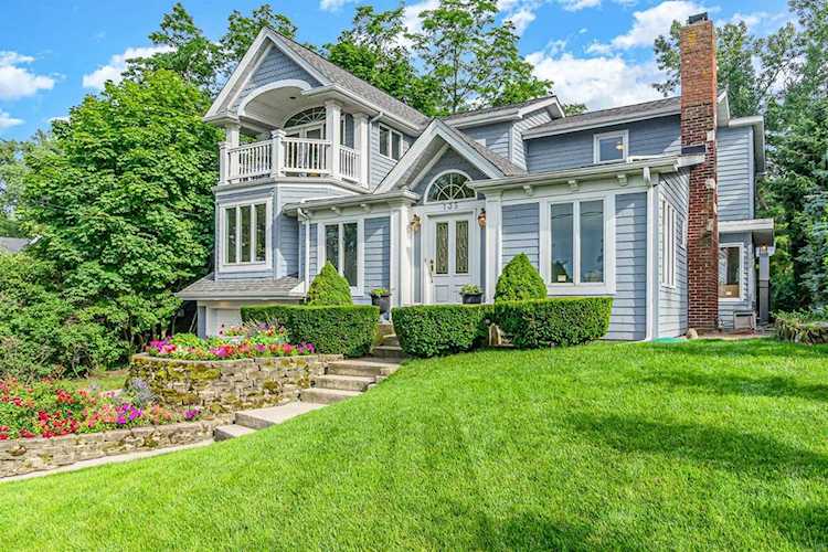 135 Shore Drive Ogden Dunes, IN 46368