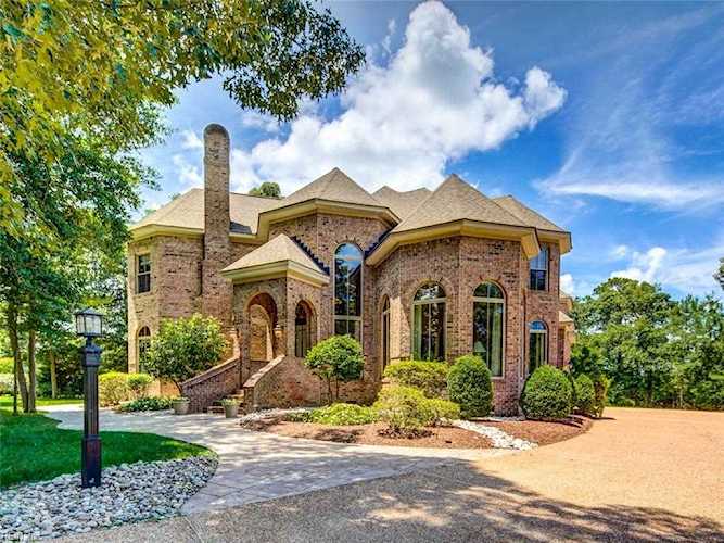 6534 Harbour Pointe Dr Suffolk, VA 23435