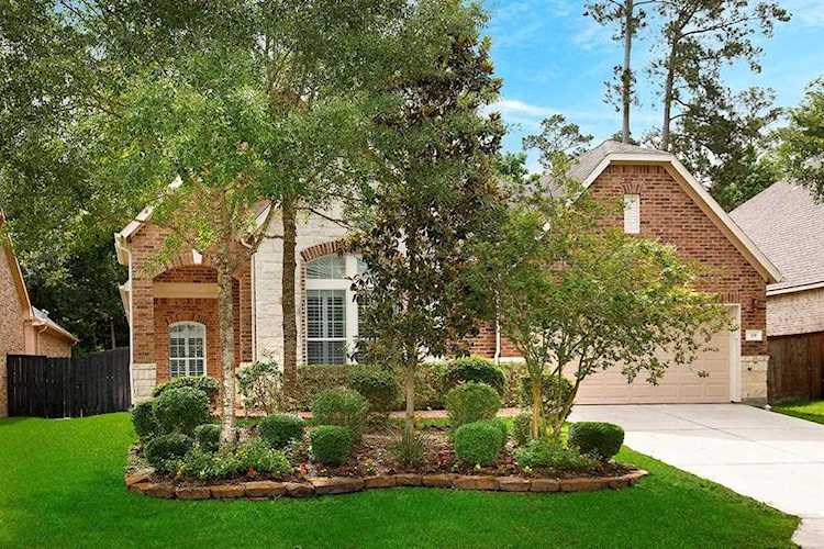 19 Tapestry Forest The Woodlands, TX 77381
