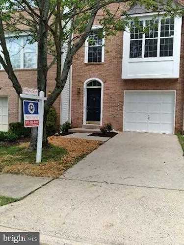 2445 Clover Field Circle Herndon, VA 20171 | MLS ® VAFX1208080 Photo 1
