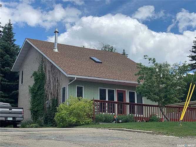451 E 9th St Regina Beach, SK S0G 4C0