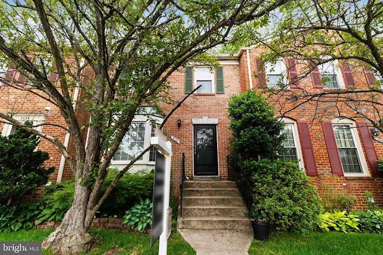 3132 Borge St Oakton, VA 22124