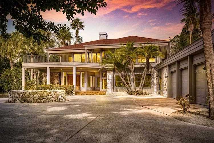 7611 Sanderling Rd Sarasota, FL 34242