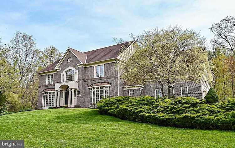 12014 Creekbend Dr Reston, VA 20194