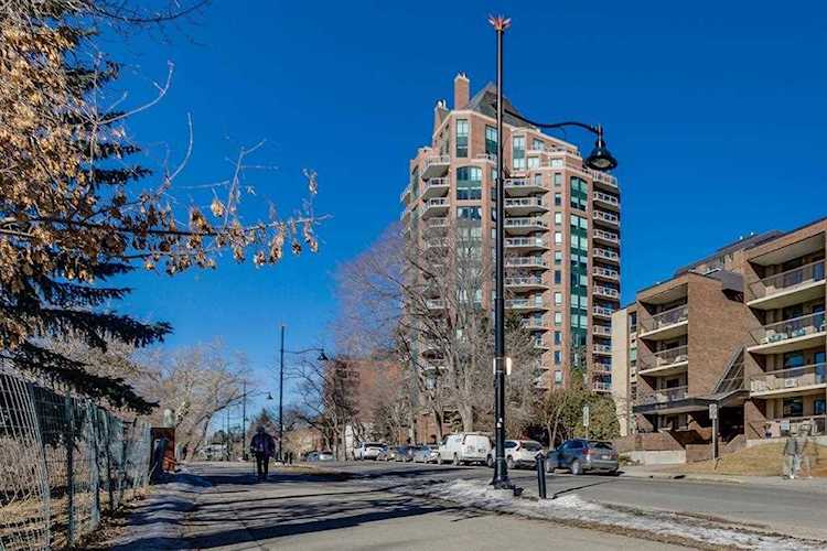 228 26 Ave SW #203 Calgary, AB T2S 3C6