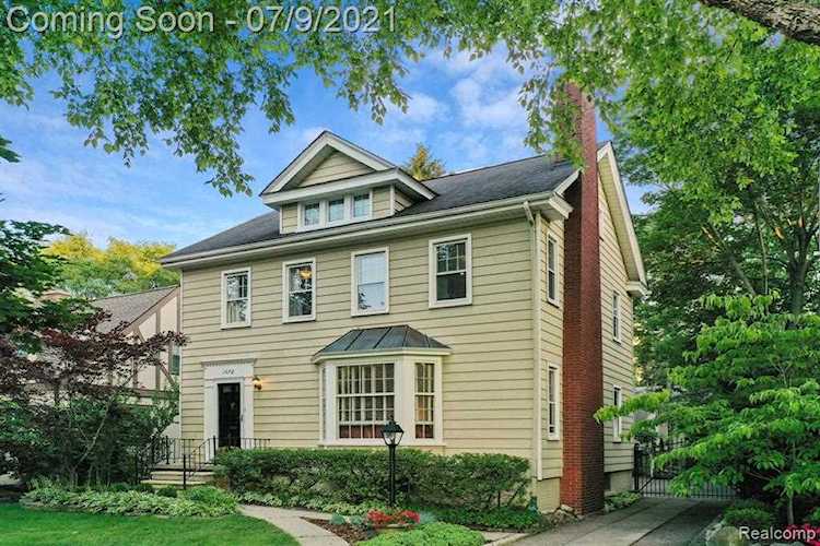 1072 Ridgedale Ave Birmingham, MI 48009