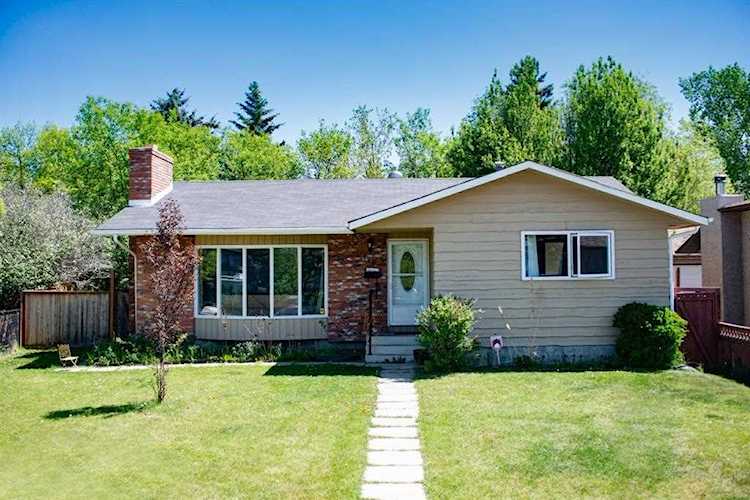 119 Deer Park Place SE Calgary, AB T2J 5L5