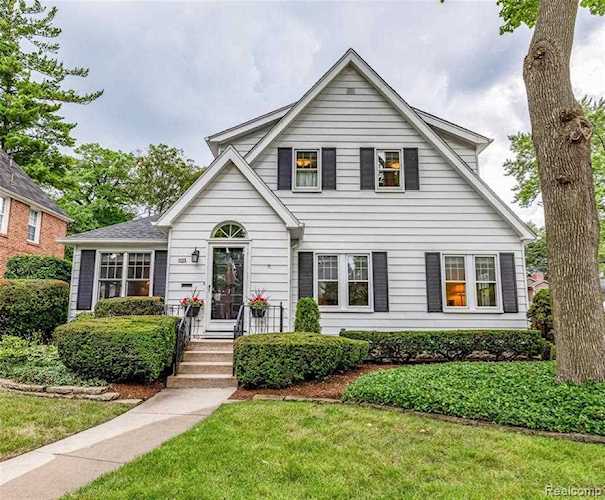 1123 Edgewood Dr Royal Oak, MI 48067 | MLS 2210052538 Photo 1