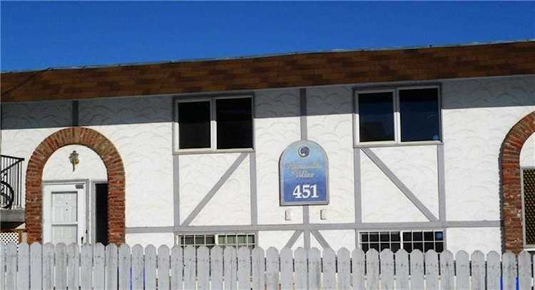 451 Huntsville Crescent NW #8 Calgary, AB T2K 4W3
