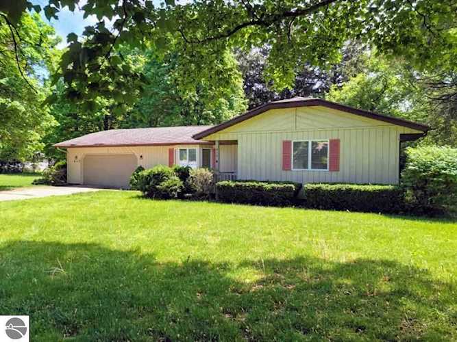 417 S 1st Street Edmore, MI 48829 | MLS 1887893 Photo 1