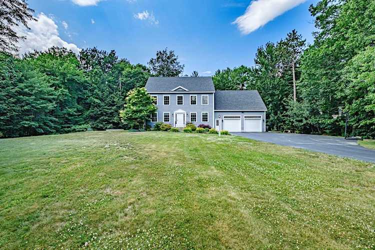 34 Woodfield DrScarboroughME04074home for sale Photo 1