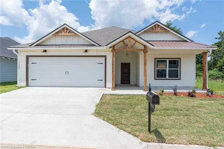 1825 Ebbing Loop Barling, AR 72923