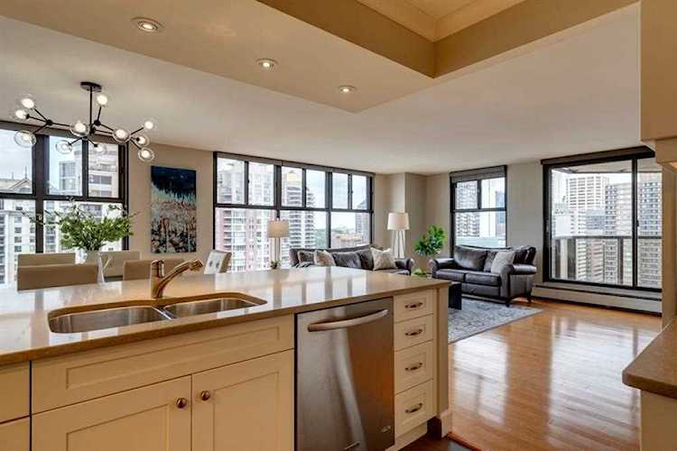 1100 8 Ave SW #1806 Calgary, AB T2P 3T9