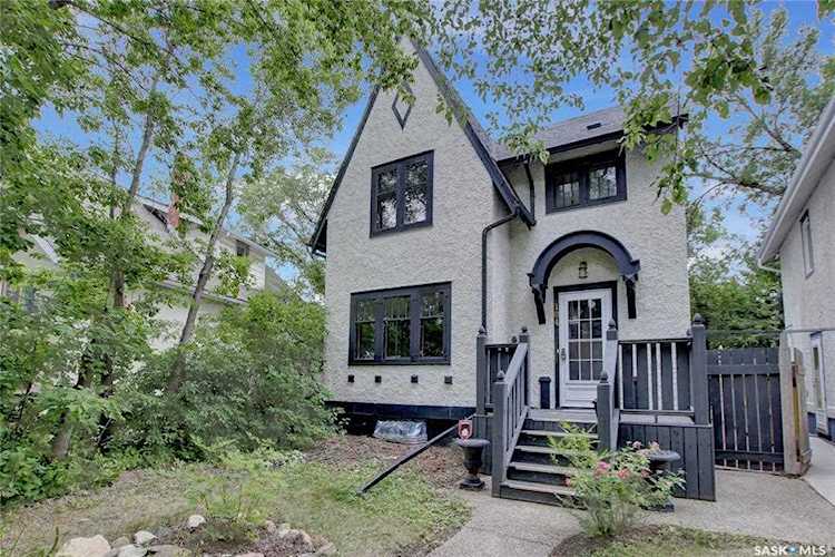 104 Connaught Crescent Regina, SK S4T 6M9