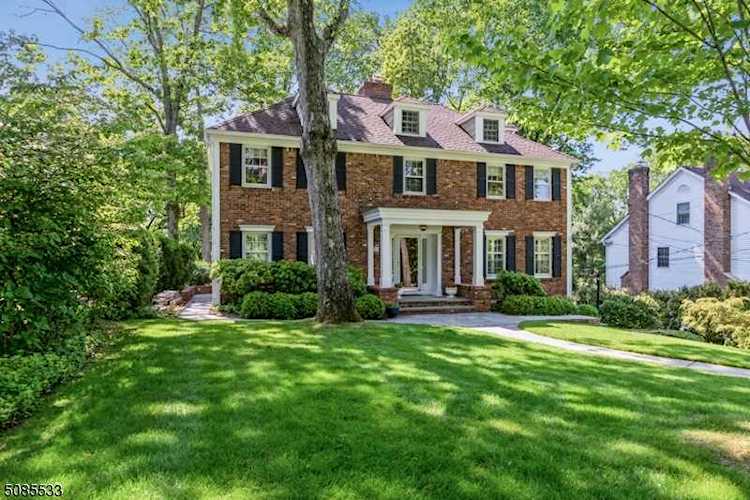 16 High St Summit, NJ 07901
