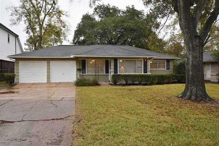 5554 Little Lake St Bellaire, TX 77401
