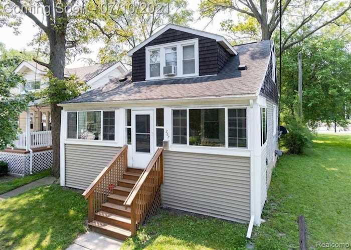267 W Bennett Ave Ferndale, MI 48220