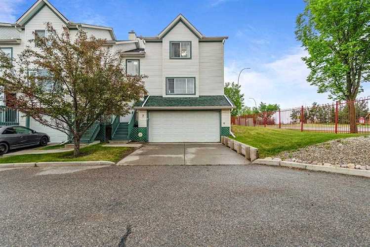 15 Rocky Ridge Gate NW #7 Calgary, AB T3G 4P6