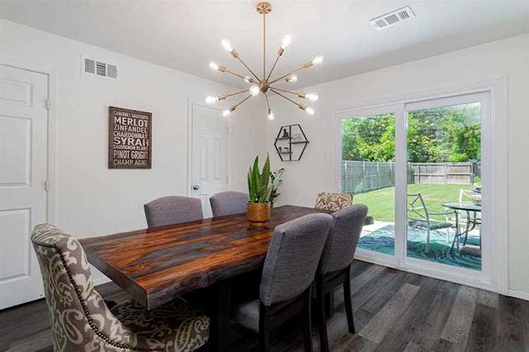 11367 Lippitt Avenue Dallas, TX 75218