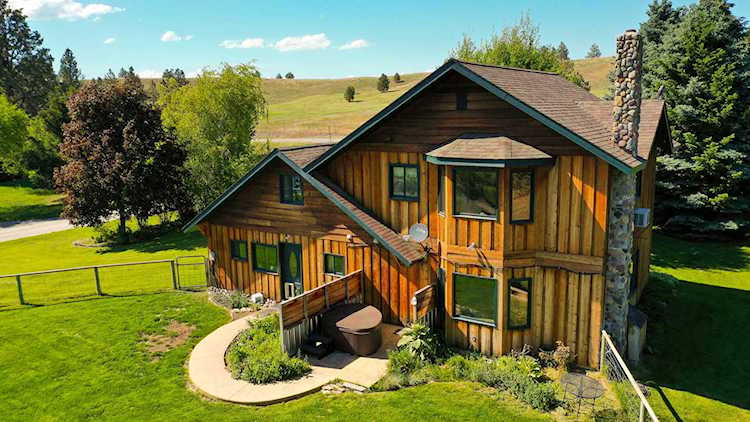 17 Carpenter Ln Eureka, MT 59917