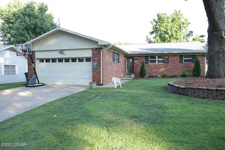 1009 Drive Skyline Neosho, MO 64850